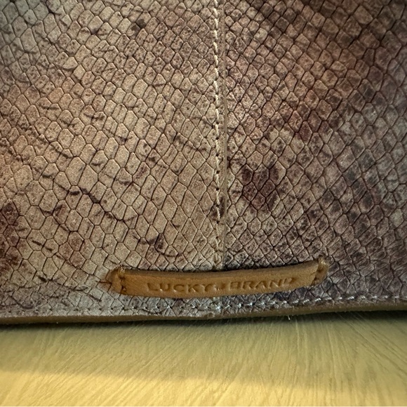 Lucky brand shoulder purse. 9” by 7.5 “ Leather. In excellent condition. - Picture 3 of 4